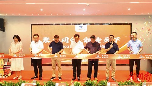 泰斗助陣，辣妹子夯實湘味復合調(diào)味醬賽道護城河